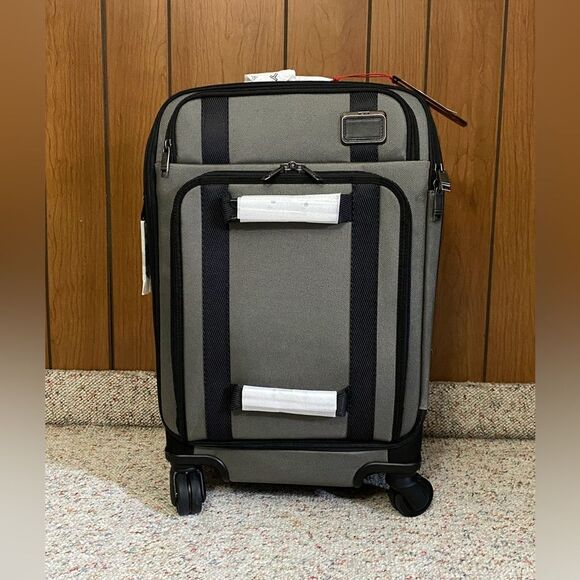 TUMI Merge International Front Lid Four-Wheel Carry-On - Picture 1 of 14